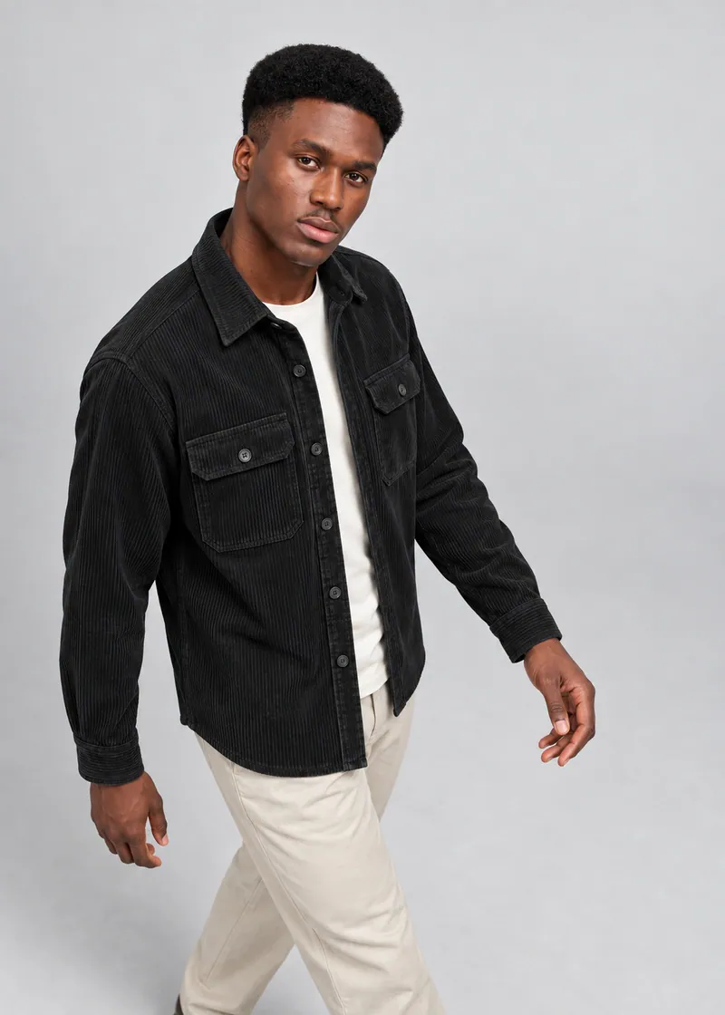 3004 Kadife Dokulu Çift Cepli Overshirt, Siyah — Alternatif açı (Yüksek kamera · çapraz geçiş)