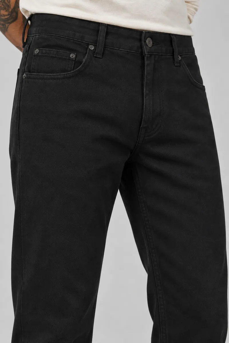 6001 Beş Cepli Düz Paça Pantolon, Siyah — Detay (Makro · bel, fly, cepler ve doku)