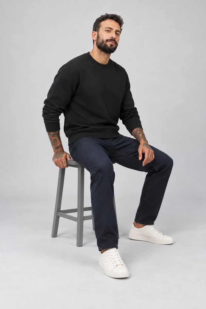 1001 Bisiklet Yaka Sweatshirt, Siyah — Alternatif açı (Taburede gövde dönüşü)
