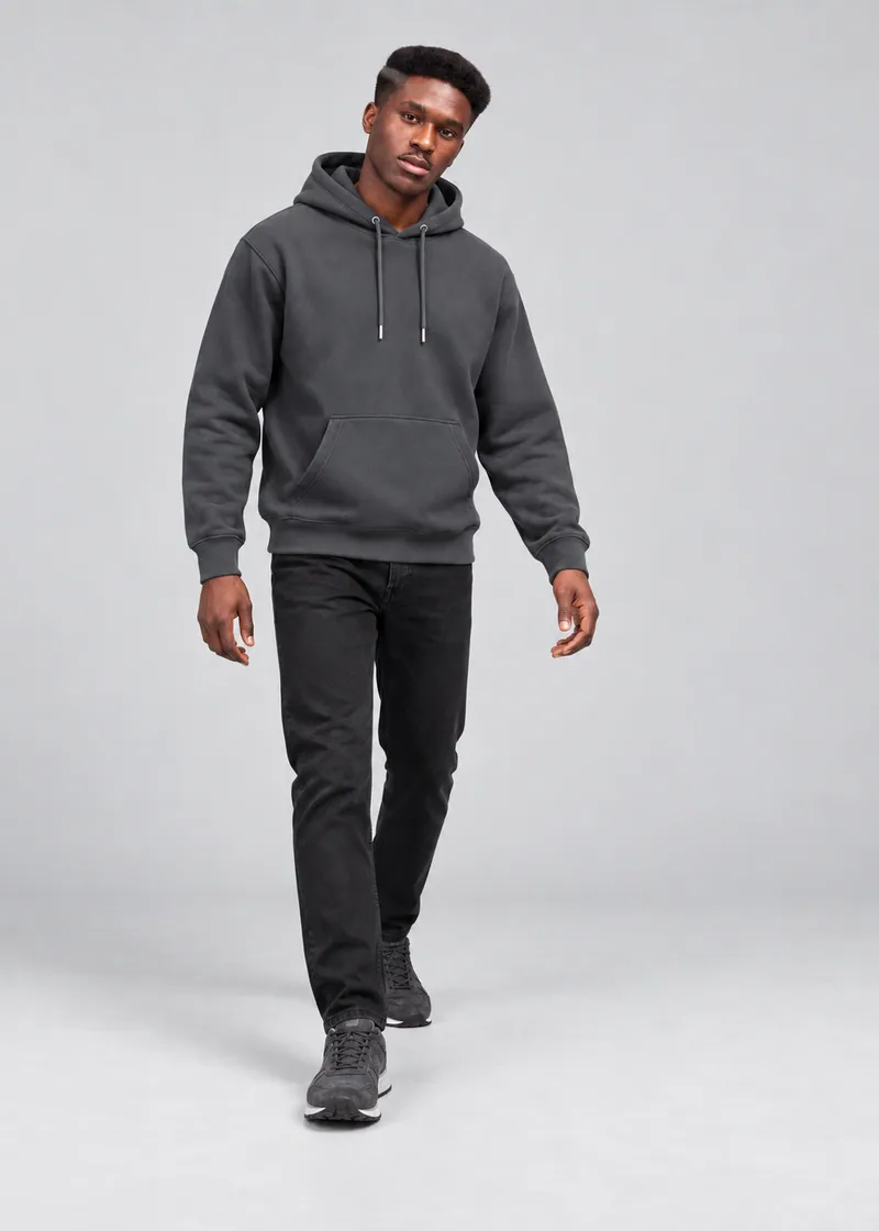 1002 Kapüşonlu Kanguru Cepli Sweatshirt, Antrasit — Ön (İleri adım · açık kollar)