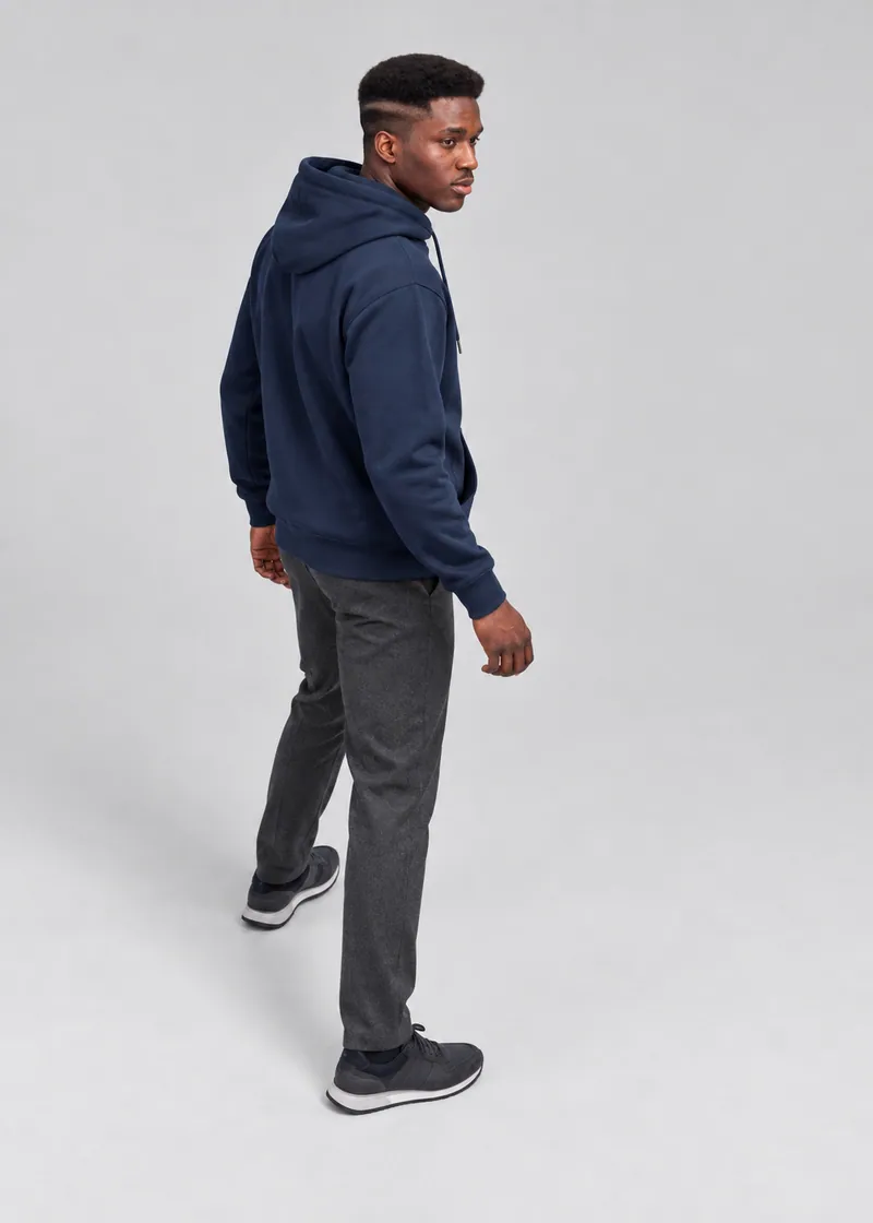 1002 Kapüşonlu Kanguru Cepli Sweatshirt, Koyu lacivert — Alternatif açı (Yan geri adım)