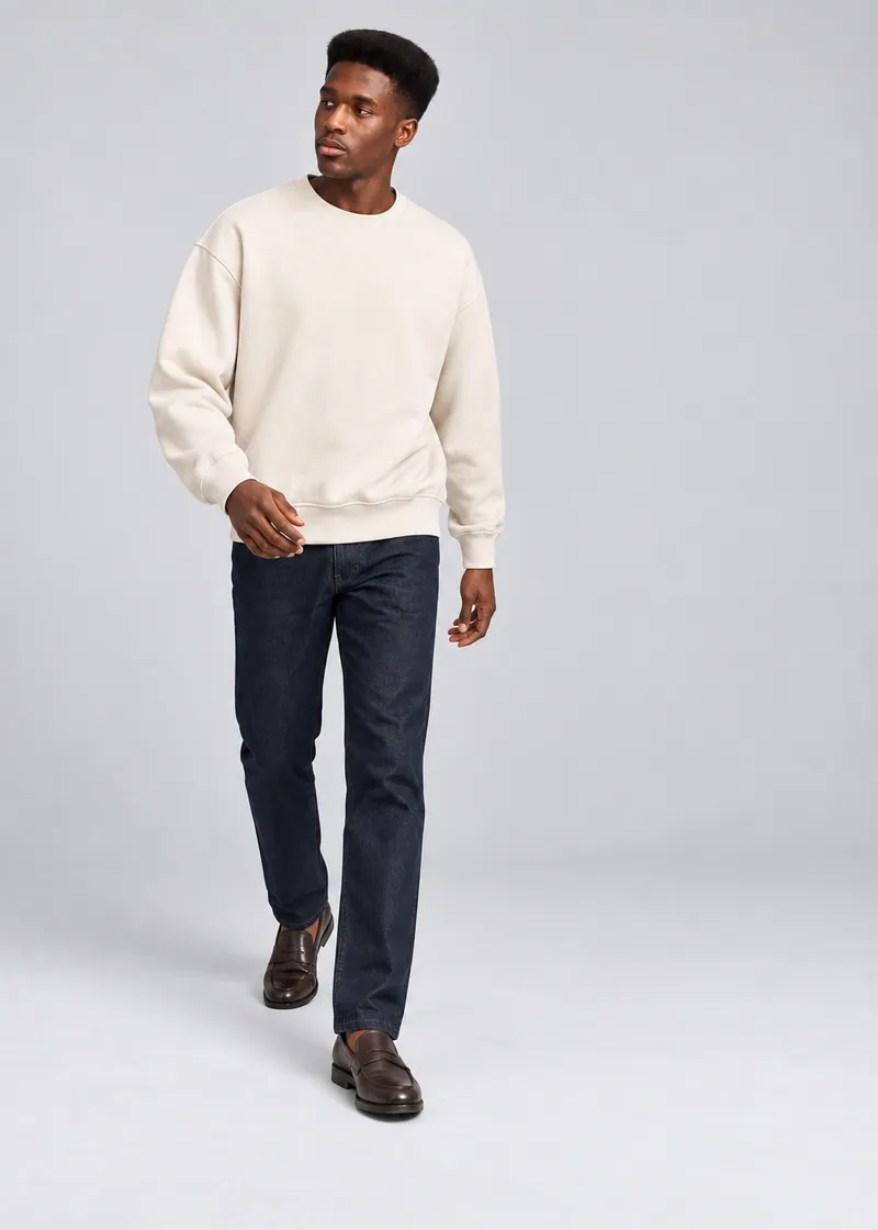 1005 Minimal Göğüs Detaylı Sweatshirt, Ekru — Ön (Frenlenen çapraz adım)